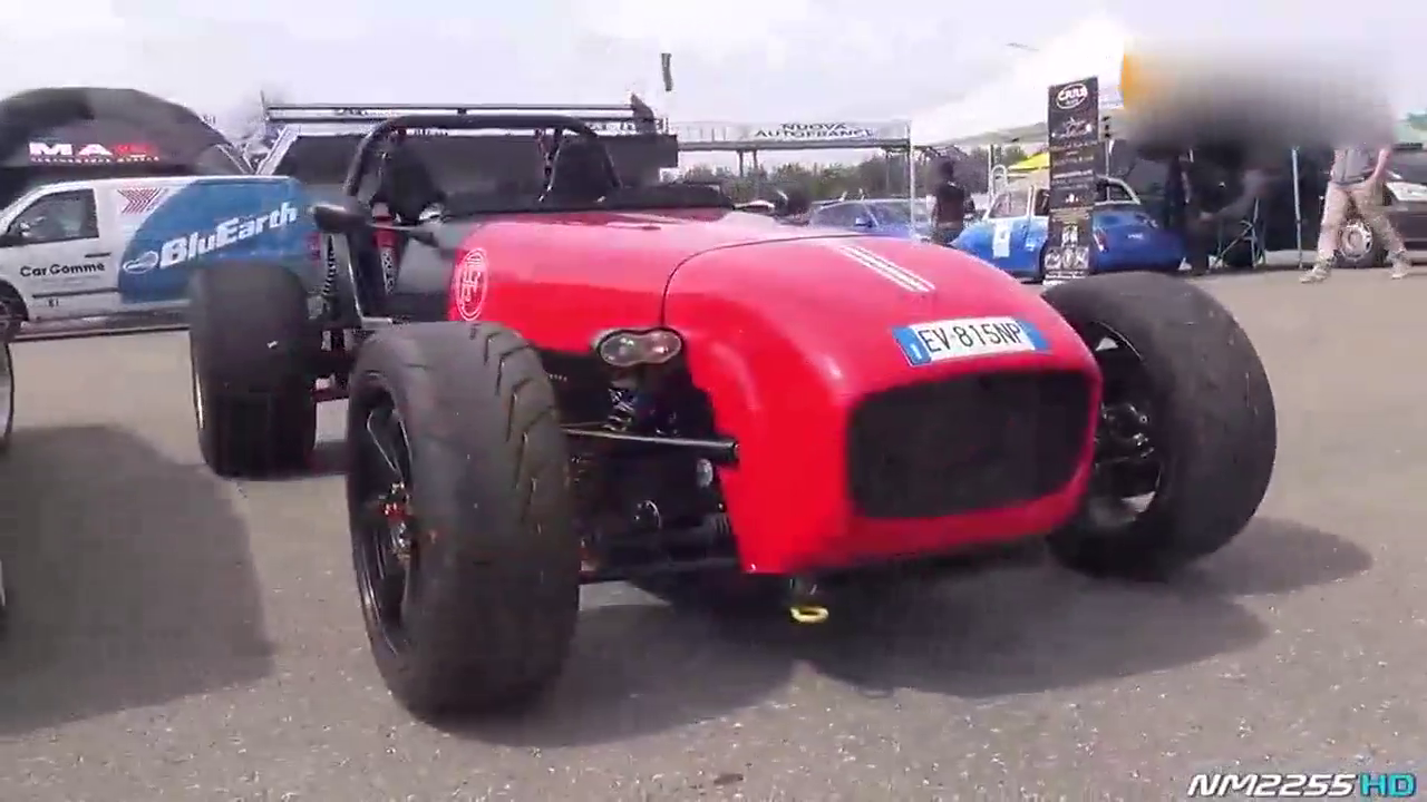 这个太罕见！车友赛道实拍轻量化跑车