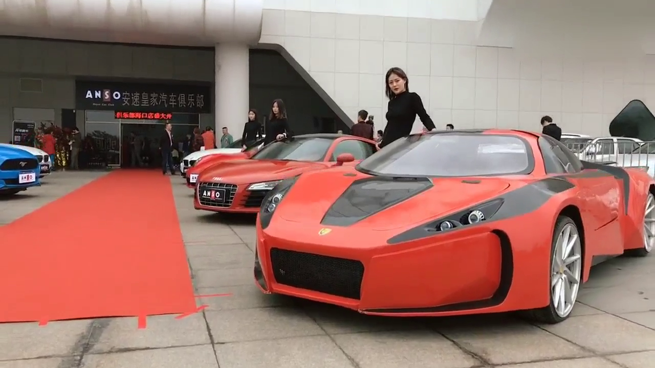 小伙花十万自创的中华鲟跑车，终于能摆上场面了