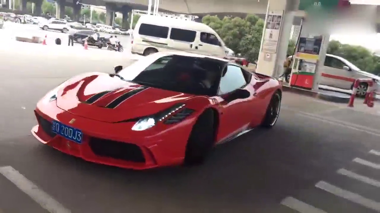 作为一个90后，我需要一辆这样的跑车来充面子！