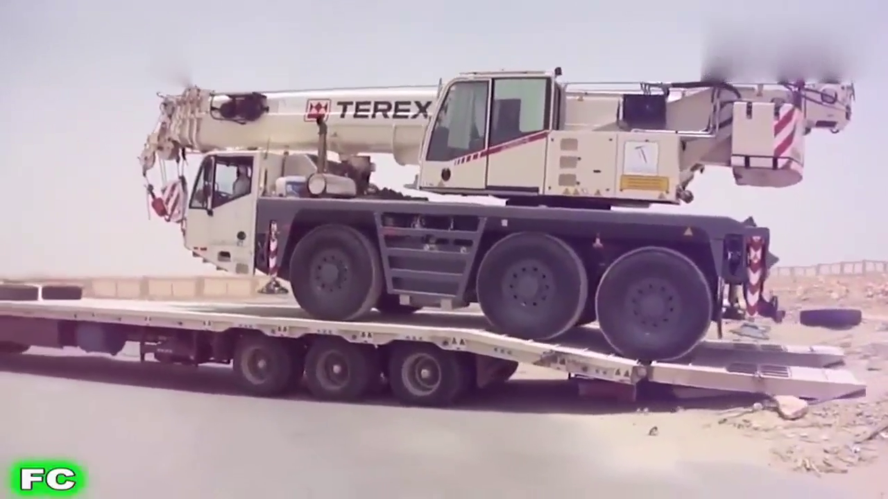 笑了！最好的重型卡车被弄翻，太会玩了！