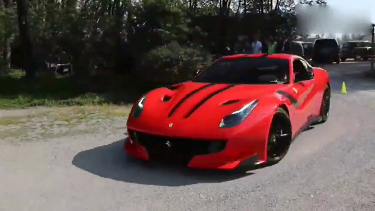 这么多的跑车，简直是开心炸了，可惜都不是自己的！