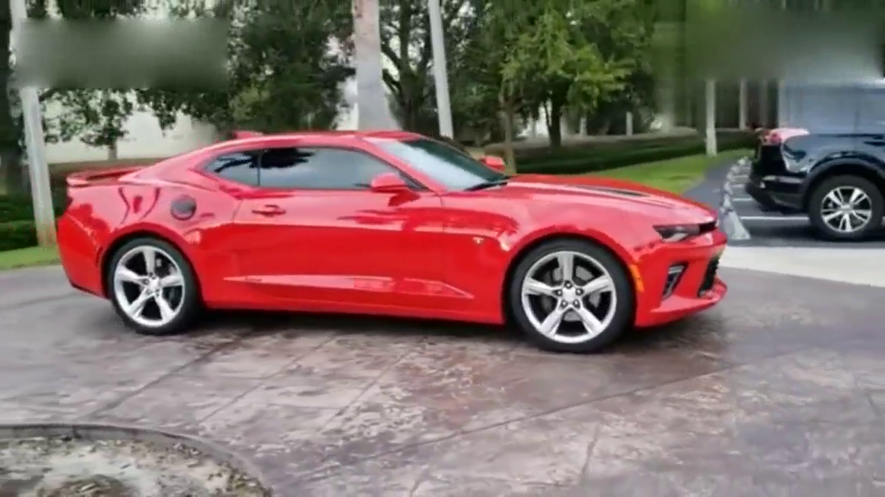 肌肉跑车的魅力，内外实拍红色雪佛兰科迈罗