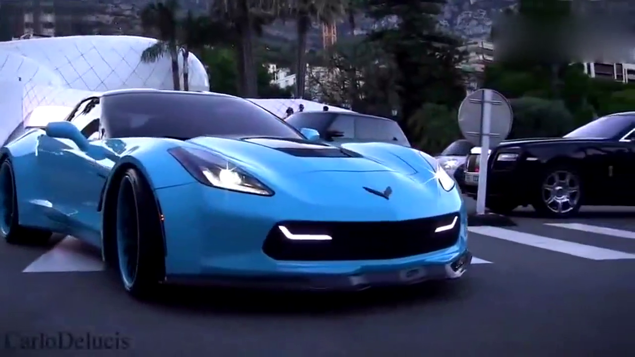 这宽体跑车的车标怎么看都像神车五菱！