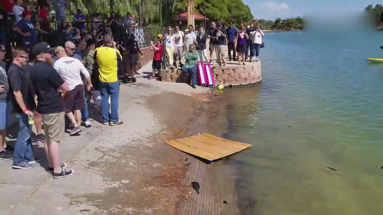 水上无限漂，原来是RC卡车