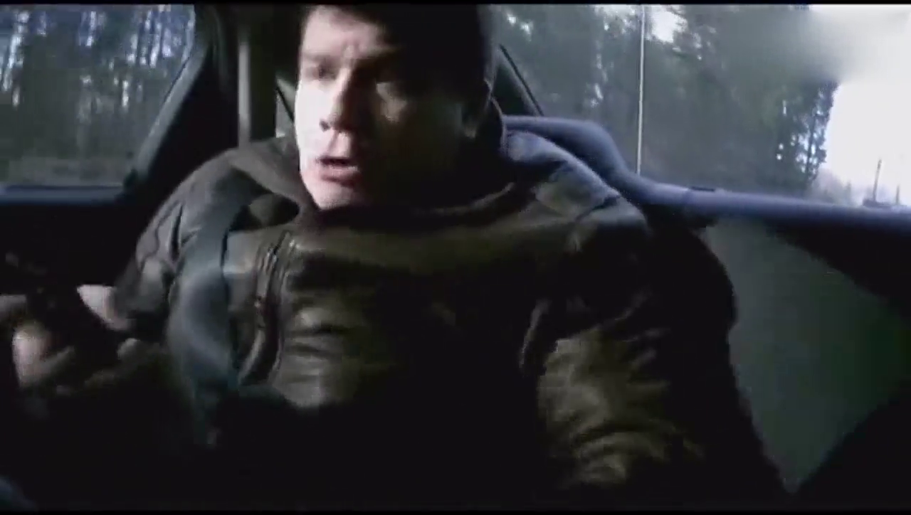 赛车手退役开出租车，上路后就开始习惯性飙车，乘客不淡定了