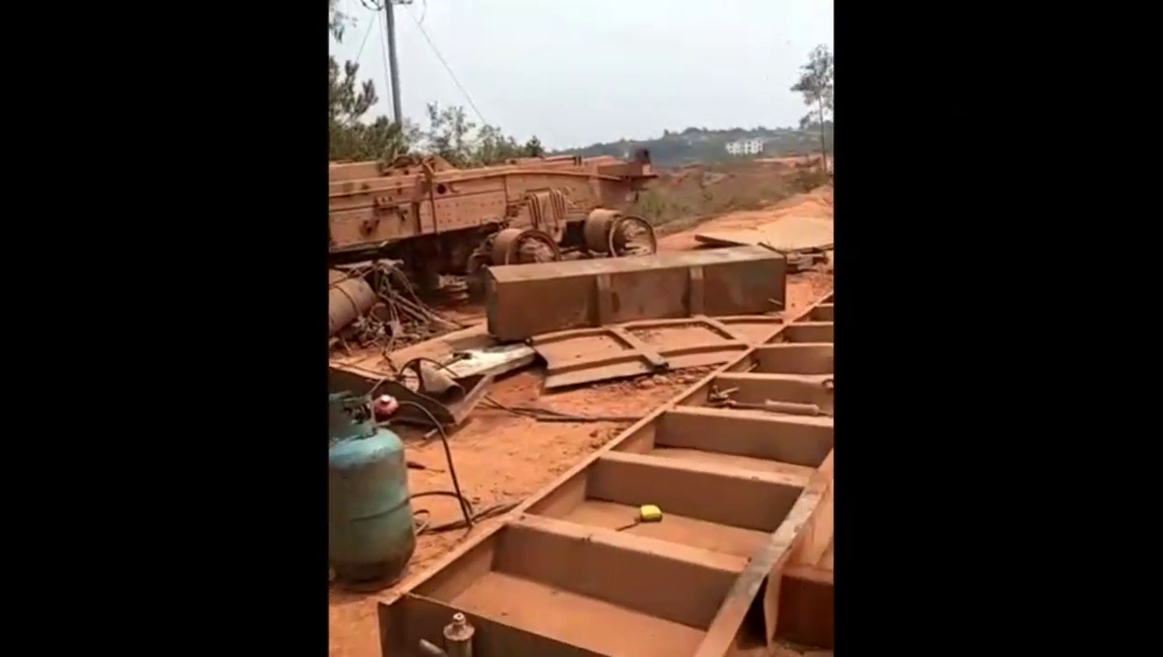 卡车老板的无奈，谁让司机装这么满的