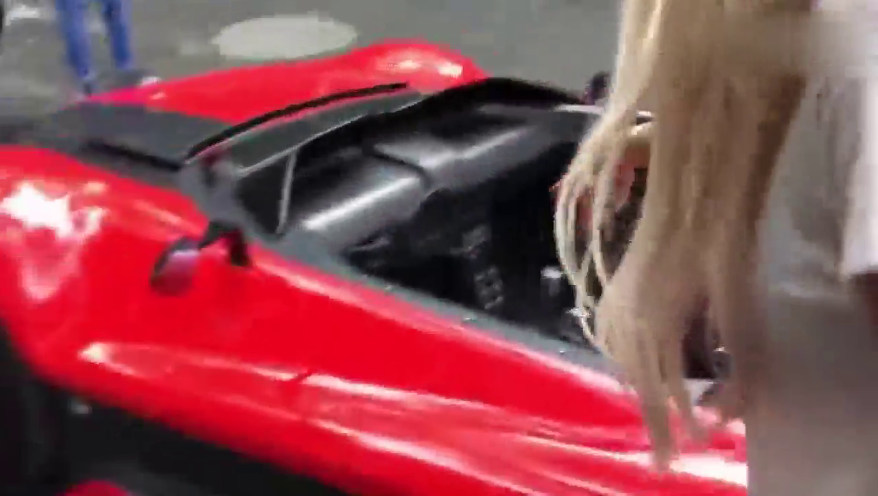 女土豪拿出VUHL超跑车钥匙那一刻，看清方向盘我彻底懵圈了！