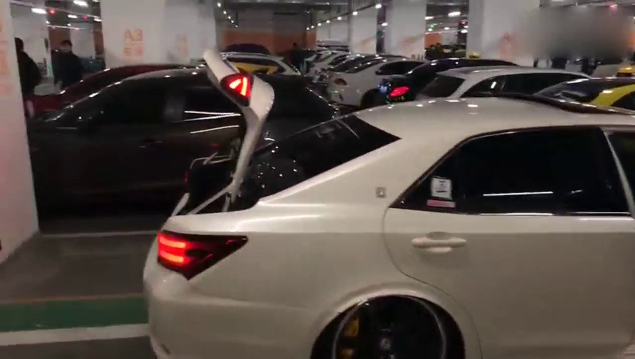 多辆改装车聚会，这要是交警来了，准一锅端