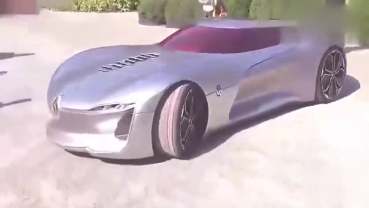 美女上了价值7000万的雷诺跑车就不肯下车了！