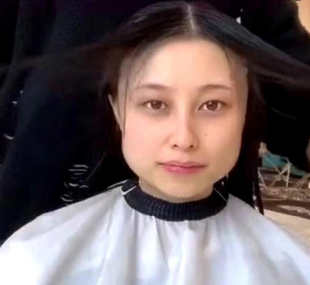 抖音"大脸妹"挑战新发型,剪完后大家沸腾了,网友:百万造型师