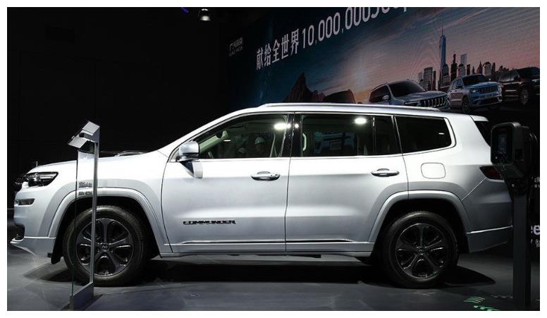 上市后又迷倒一片!2.0T+电机,油耗仅1.6L,奔驰奥迪都比不过!
