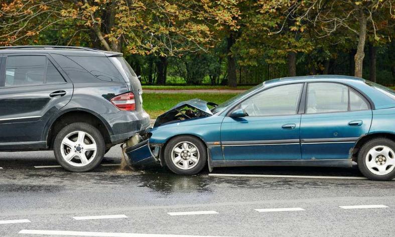 只买了交强险和三者100万，车主撞死人负全责，保险公司怎么赔？