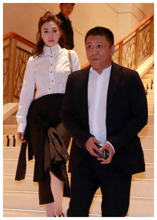 李小冉洋房花费8.3亿 看李小冉脸上表情就知道她幸不幸福