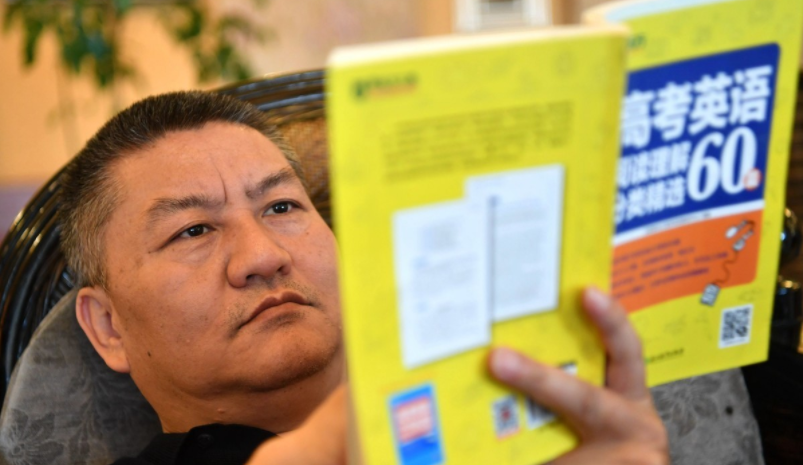 四川52岁“高考钉子户”备战第23次高考，据称非重点本科大学不读