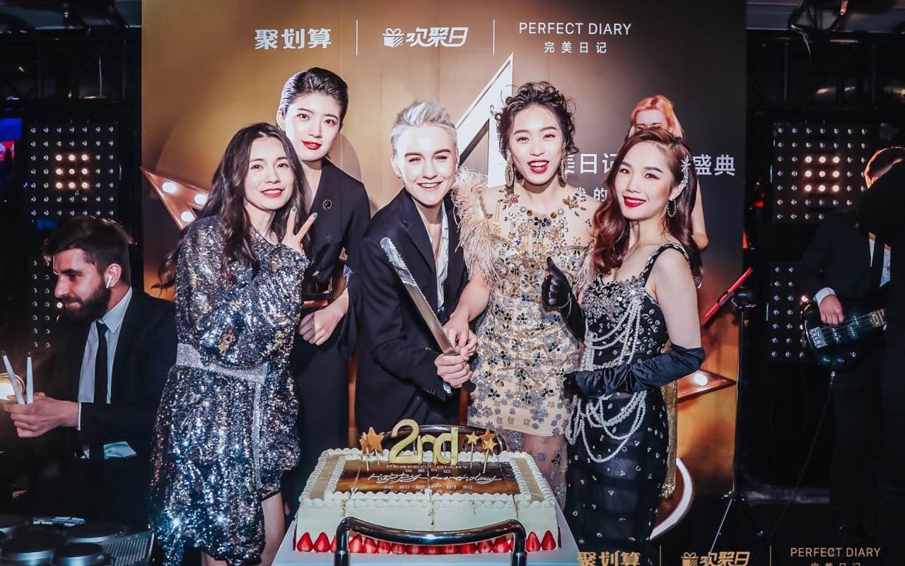 完美日记代言人小花