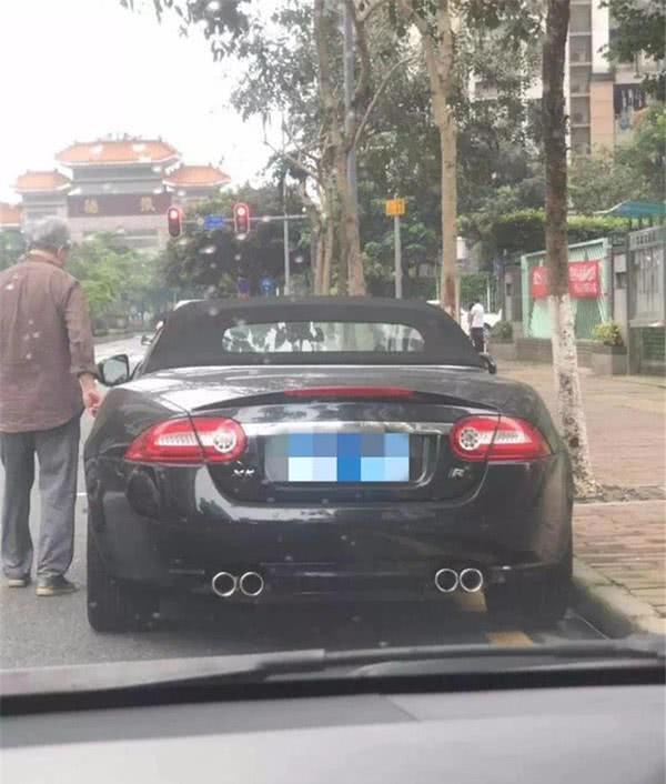 为什么说“有钱就是大爷”看看这位大爷就知道,开百万超跑买菜