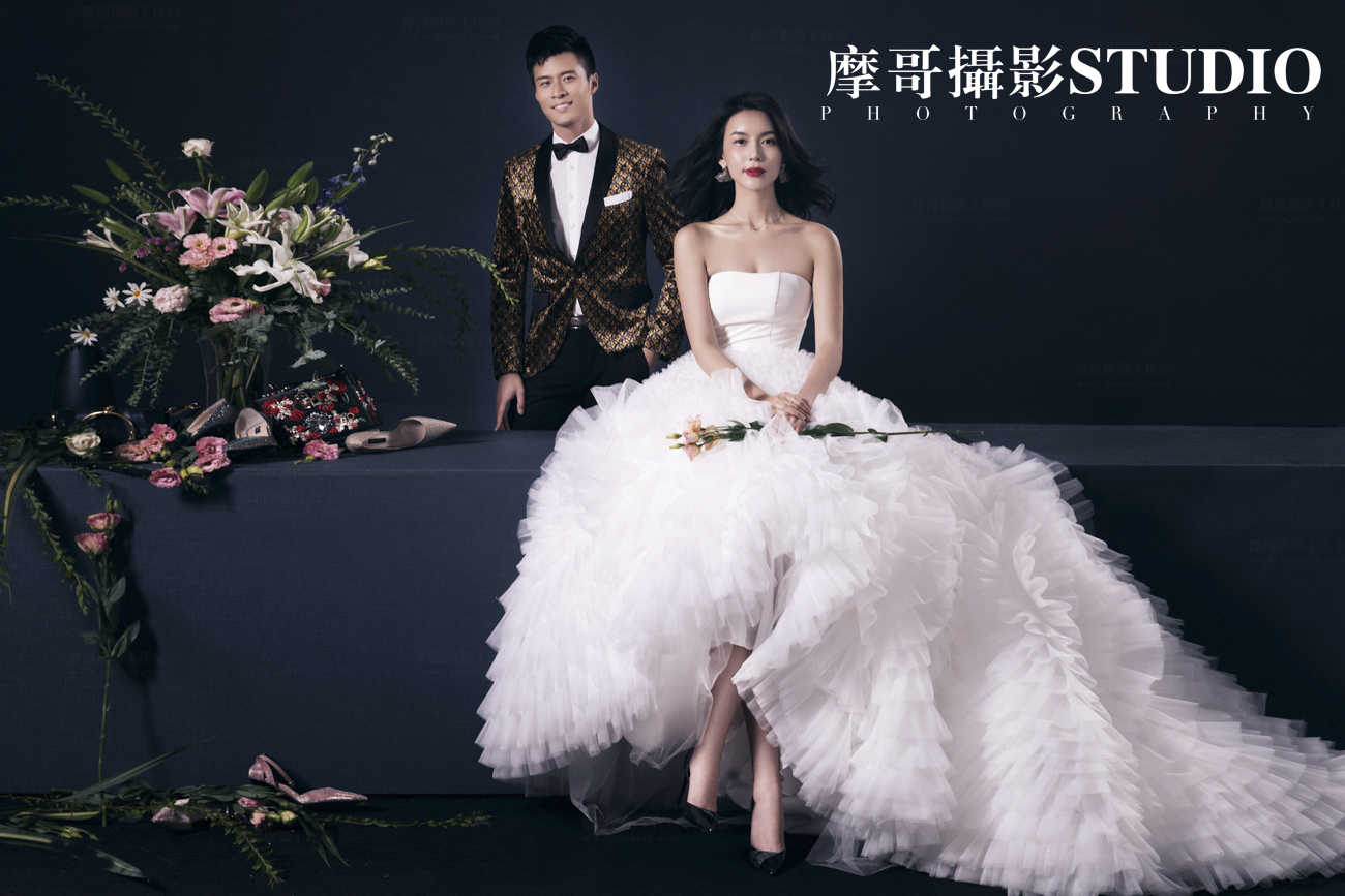 工作室婚纱照_定制摄影工作室婚纱照