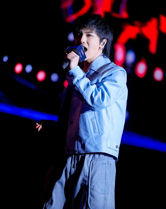 华晨宇自曝胖了15斤,却被粉丝喊话不许减肥,这