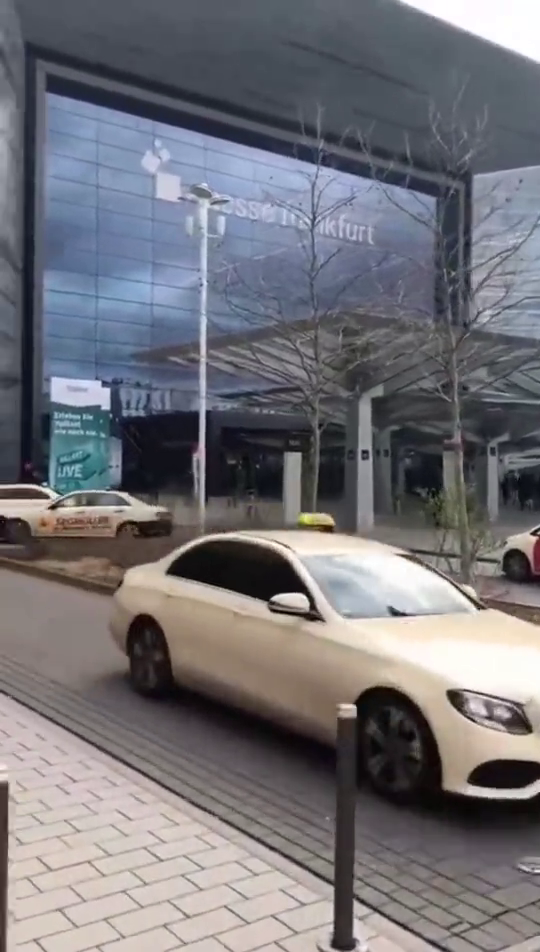 奔驰在德国相当于咱们的出租车