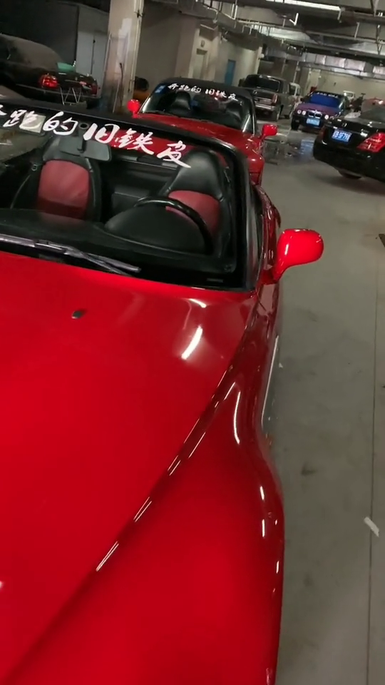 经典红色宝马敞篷跑车，开上它你就是最靓的仔
