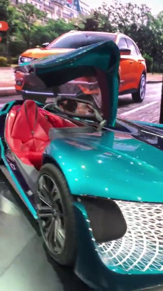 未来电动跑车DS，全身黑科技，打开车门劳斯莱斯都黯然失色！