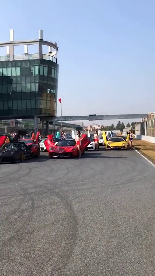 小姐姐都喜欢剪刀门跑车，欧翼门他不香吗？