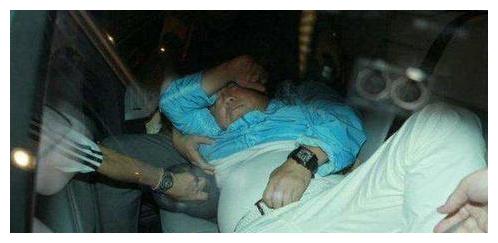陈坤醉酒竟要与朋友挨个“吻别”！明星酒醉后，也是丑态百出……