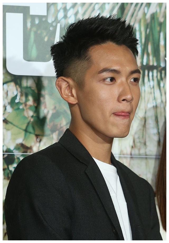 95后小演员周文母子涉嫌吸毒,双双被捕,尿检结