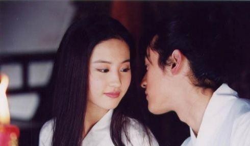 胡歌公开领证,承认与刘亦菲奉子成婚!