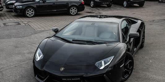 日本街头偶遇1亿2千万跑车,车主大家很熟悉,粉丝无数