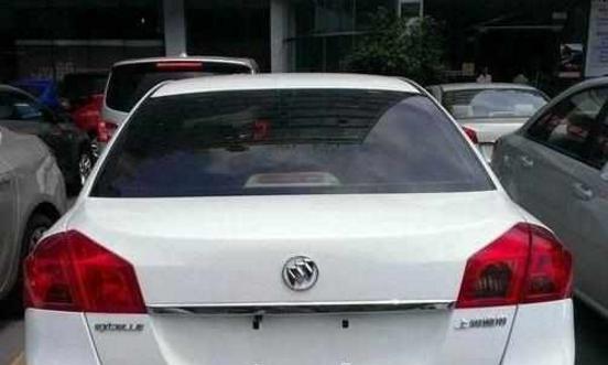 汽车尾部的“4个小圈”有啥用？了解后车主：再也不去摸了