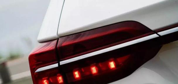 配置全、空间大,赛里木湖试驾一汽奔腾T33