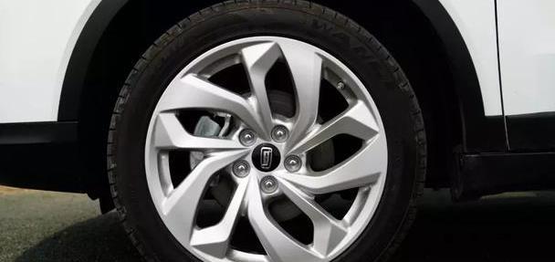 配置全、空间大,赛里木湖试驾一汽奔腾T33