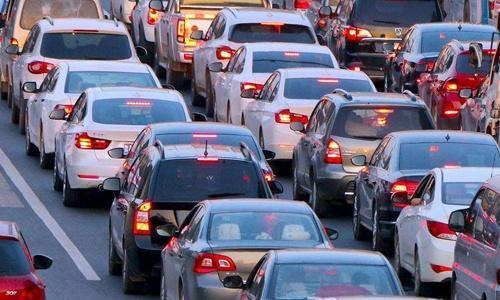 开车回家，来回上千公里，需要做哪些准备？交警：务必注意这几点