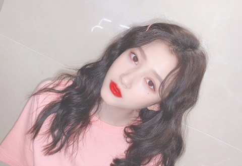 关晓彤班级合影曝光,同学们都是高颜值,还有个