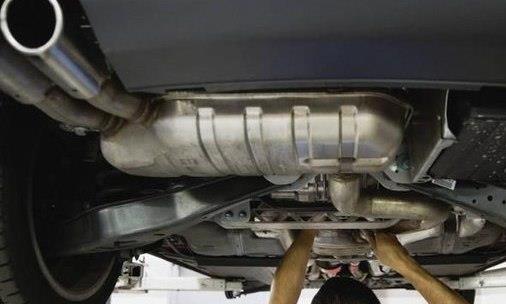 国外两三万公里换机油，为啥国内一万公里就换？老司机：水深着呢