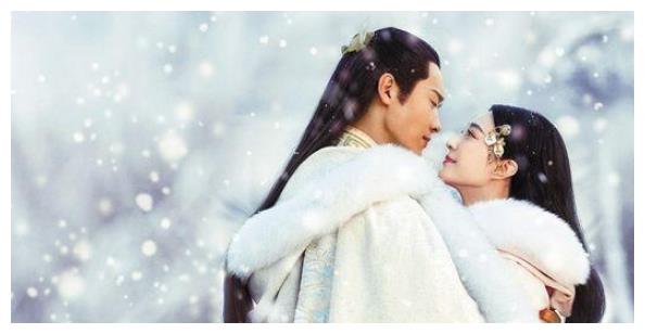 董璇疯狂出售二手奢侈品补贴家用, 高云翔旧鞋也被卖? 网友: 缺钱