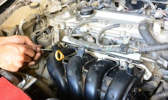 汽车越开油耗越高？先别慌，换掉这个零件试试，每月能省不少油钱