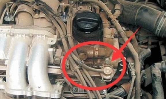 车快开烂才知：发动机这个孔月月清理，马力十足油耗低
