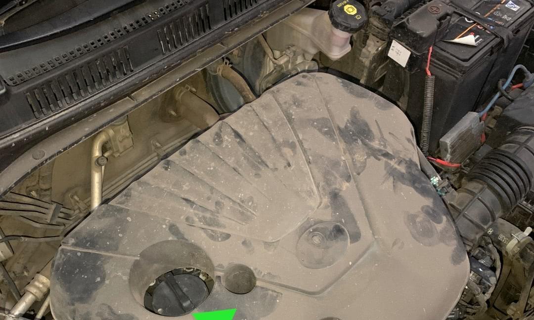 发动机有灰尘，别再傻傻用毛巾擦，修车工教你如何正确操作