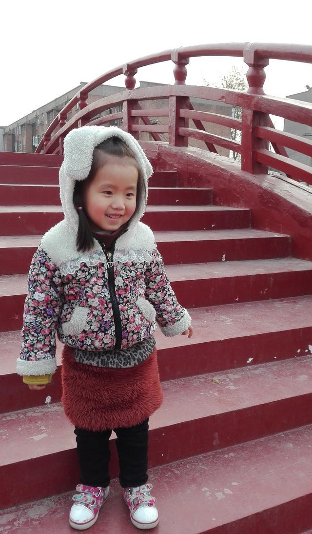 趁孩子还在幼年的时候,把礼仪教育扎根在孩子的心田