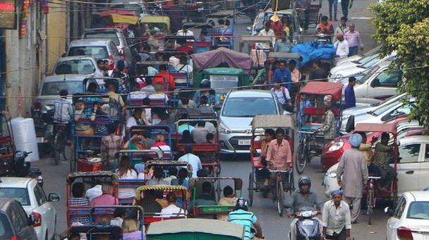 出行全靠扒火车，为何汽车制造商还要去印度建厂？