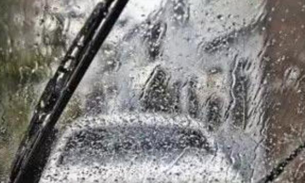 雨刮器总刮不干净？还有“吱吱”声？教你一招，车窗清晰没噪音