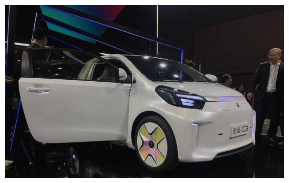 又一辆“老年代步车”,小巧可爱可不是优点,到底有什么意义?
