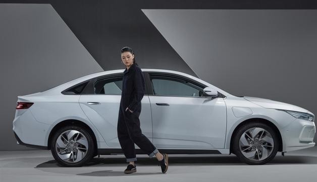 采用欧盟生态纺织品认证级织物内饰 吉利GE11内饰官图曝光