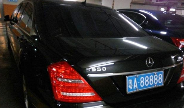 他是粤a88888车主,20年不换车牌只换车,捐款达10亿!