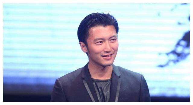 38年前被刘德华亲吻的孩子，如今已成国际巨星，猜出他是谁了吗