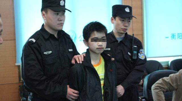 湖南12岁男孩弑母，杀人后的镇定，让外公外婆感到害怕
