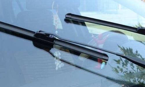 雨刮器在使用的过程中总是刮不干净？教你一个小妙招！