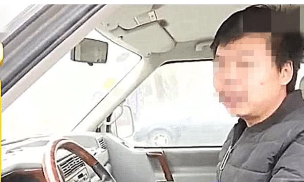 车被撞要5万换车门，保险公司：给你三千块，自己找地换去